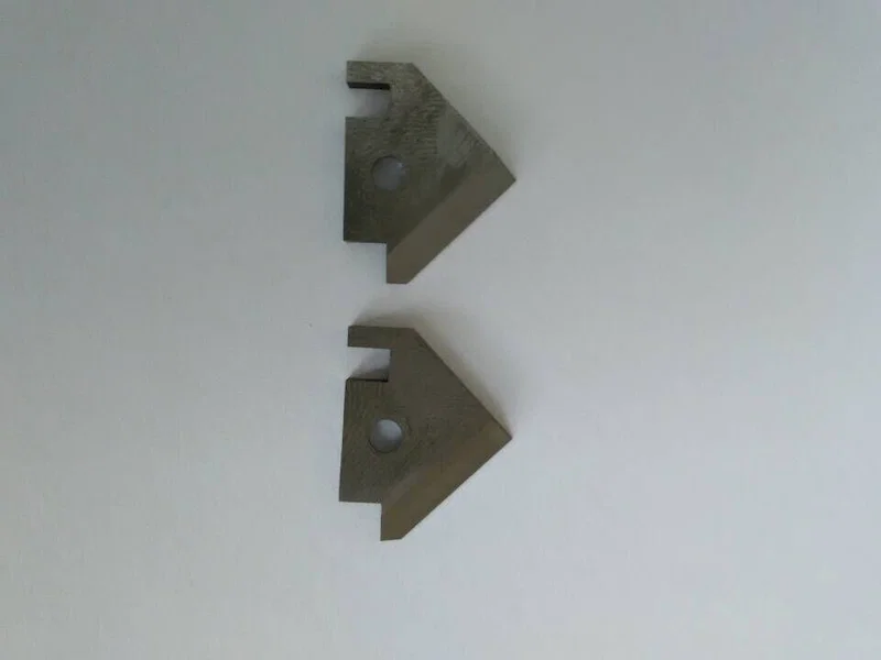 Koaksial trådstrippningsmaskine til roterende blade