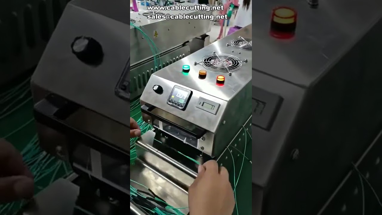 Crawler type heat shrink tube heating machine, heat shrink tube machine, wire and cable bushing